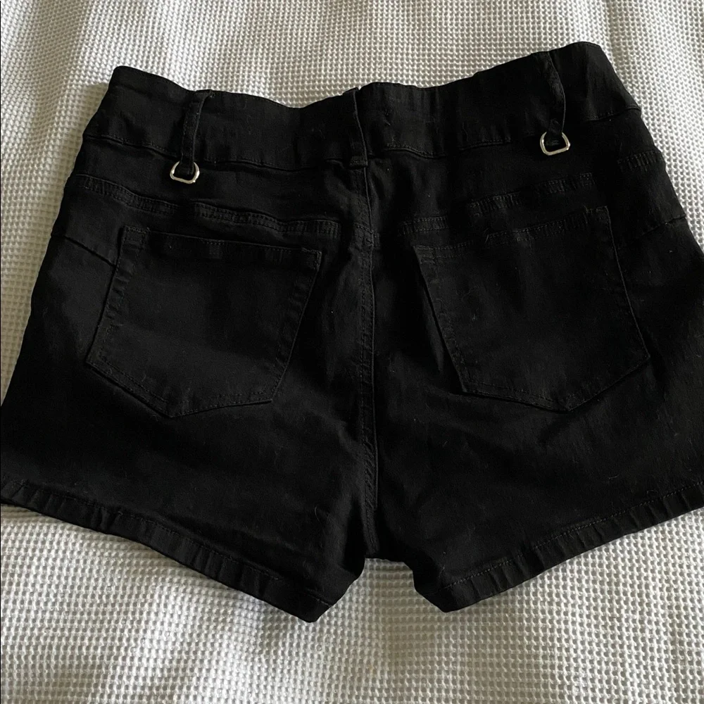 3 for 15$! Hot Topic Black High Waist Punk Booty Shorts with Zippers & loops. - Picture 3 of 6